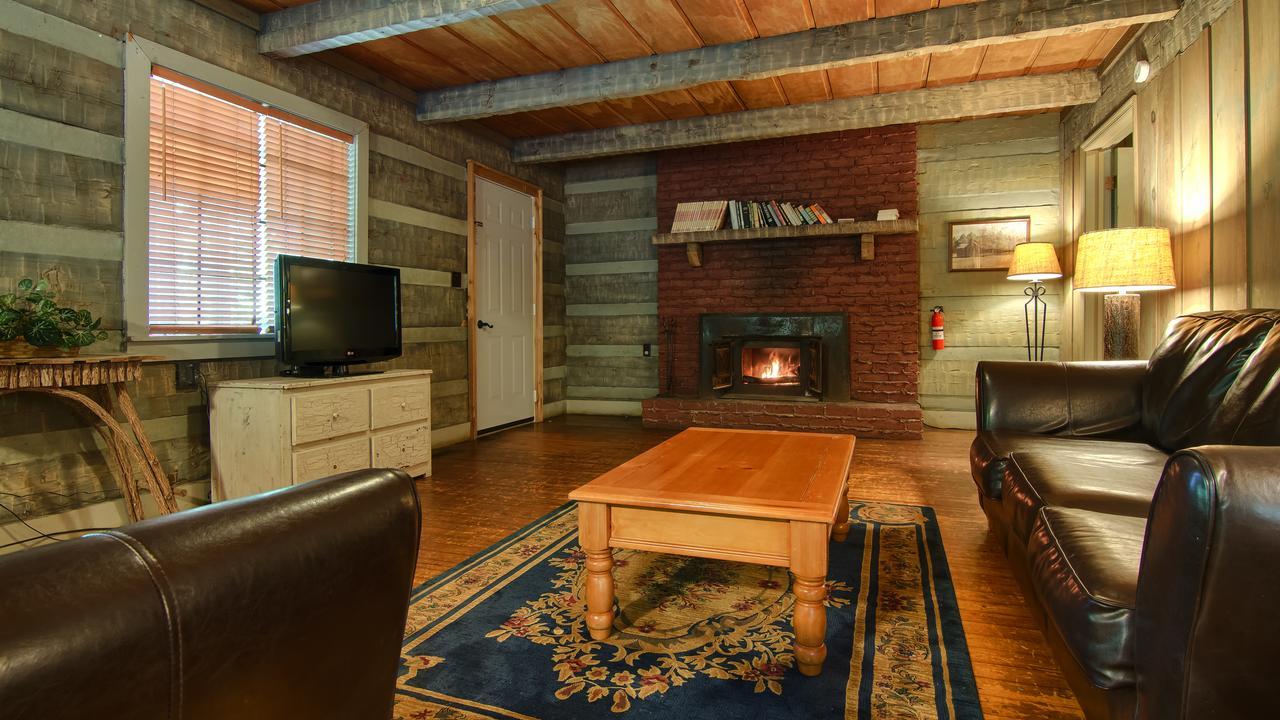 The Smoke House Lodge Монтигъл Екстериор снимка