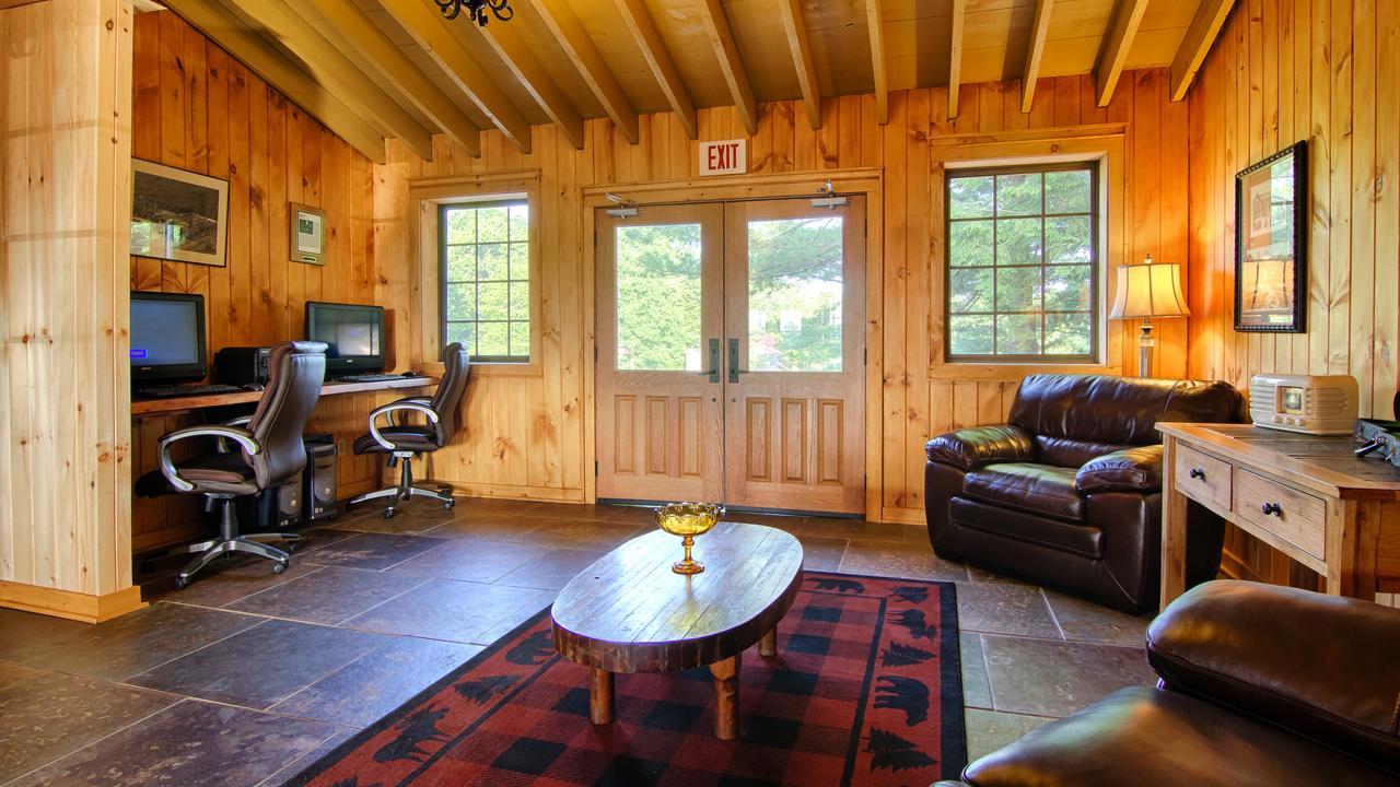 The Smoke House Lodge Монтигъл Екстериор снимка